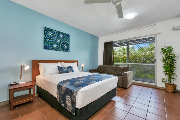 Standard Triple room