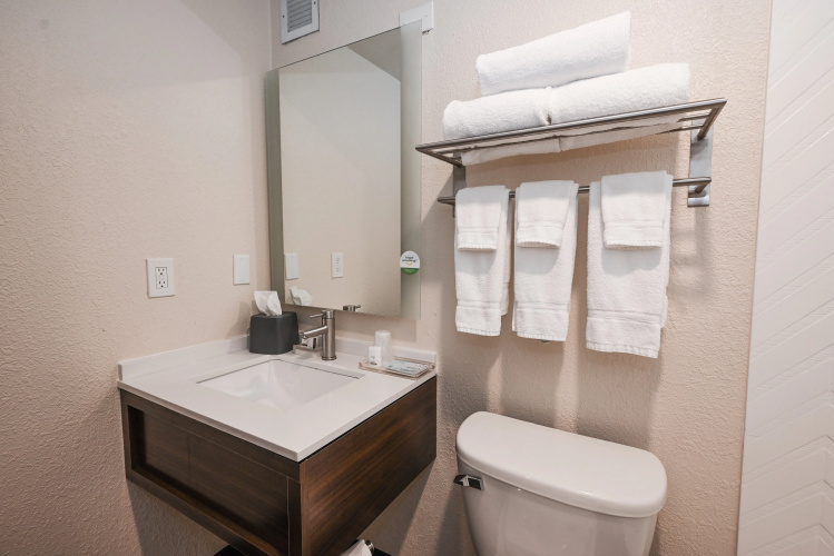 Holiday Inn Cleveland - Mayfield photo 11
