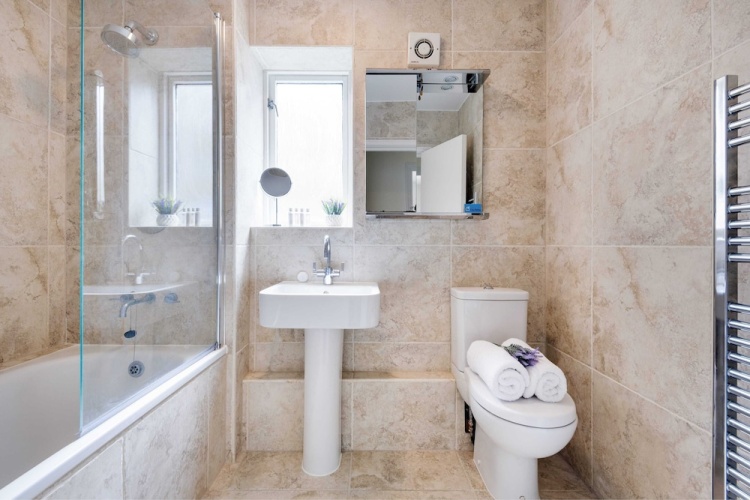 Bright Charing Cross Apartment