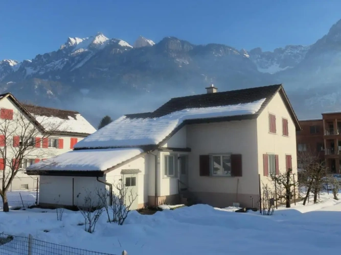 4 Bedrooms Cottage