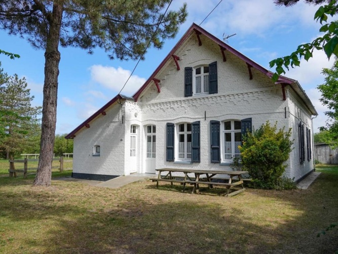 5 Bedrooms Cottage