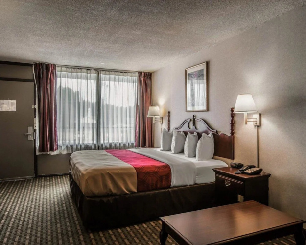 Econo Lodge Pilot Mountain
