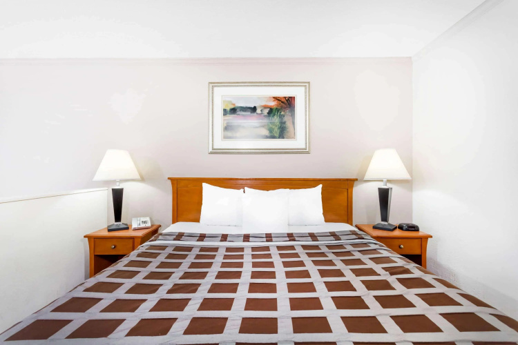 Days Inn by Wyndham Manning