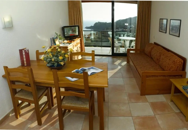 2 Bedrooms Quadruple Apartment