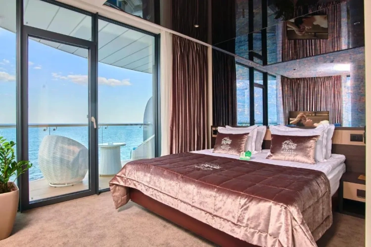 2 Bedrooms Panoramic Suite with sea view