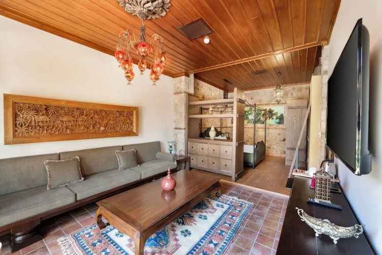House 5 Hotel