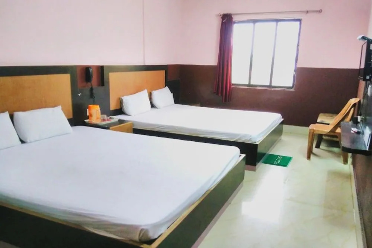 Goroomgo Samrat Palace Puri