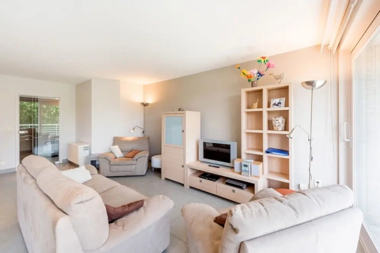 2 Bedrooms Apartment