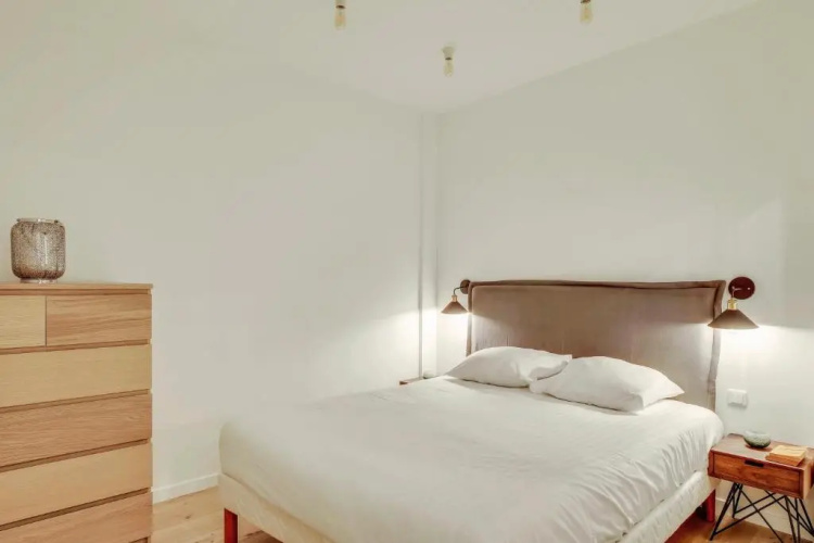 Central & Stylish Renovated Parisian Apt / 6-8 Guests