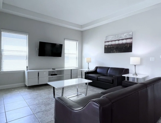 5 Bedrooms Cottage