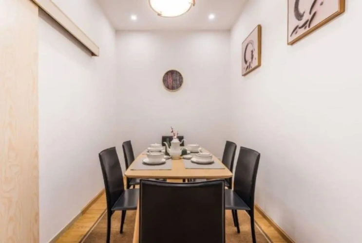 3 Bedrooms Apartment
