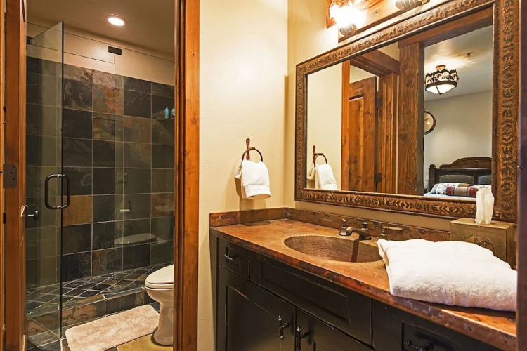 4BR Luxury Ranch Cabin by RedAwning
