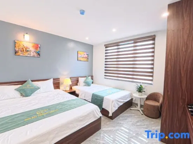 Superior Triple room with street view