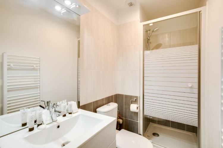 2 Bedrooms Apartment