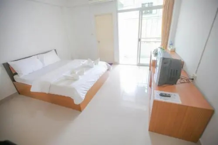 Grand Charoonrat Apartment