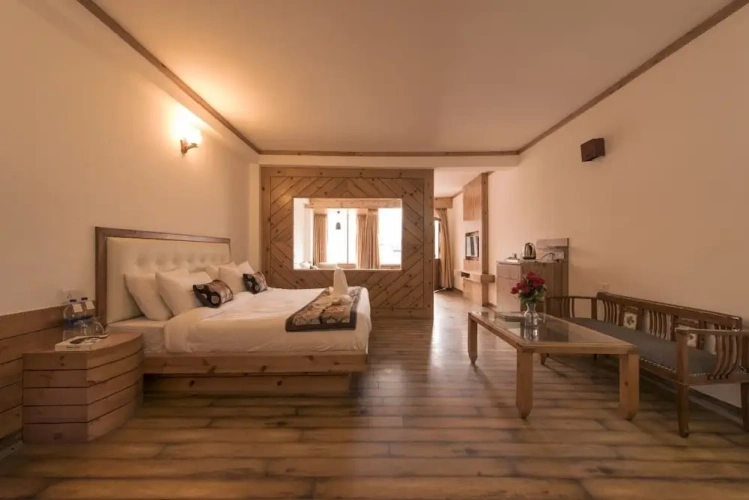 2 Bedrooms Royal Suite with balcony and with land view