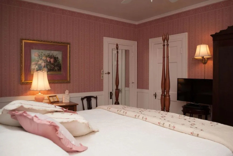 Colonial Capital Bed & Breakfast