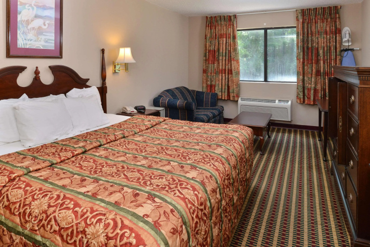 Econo Lodge Inn & Suites Warsaw