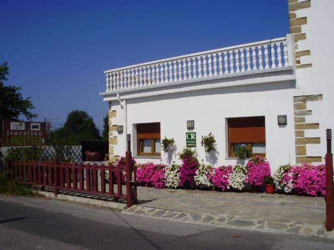 4 Bedrooms Cottage