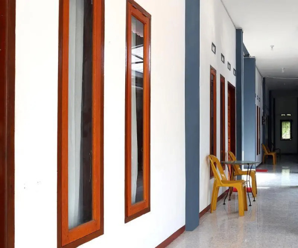 OYO 956 Penginapan Eby
