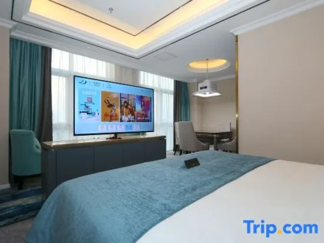 Deluxe Attic Suite