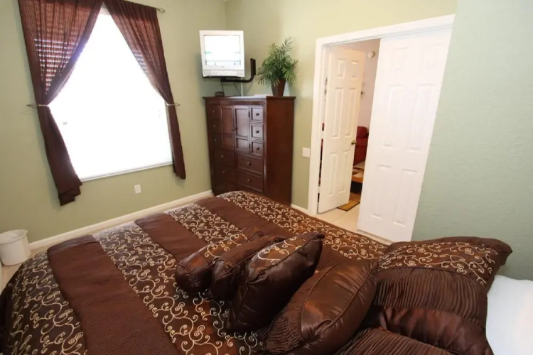 2784 Windsor Hills