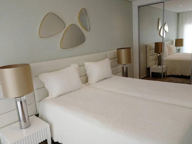 2 Bed Flat - Sleeps 6 - Pool - Parking - Wifi