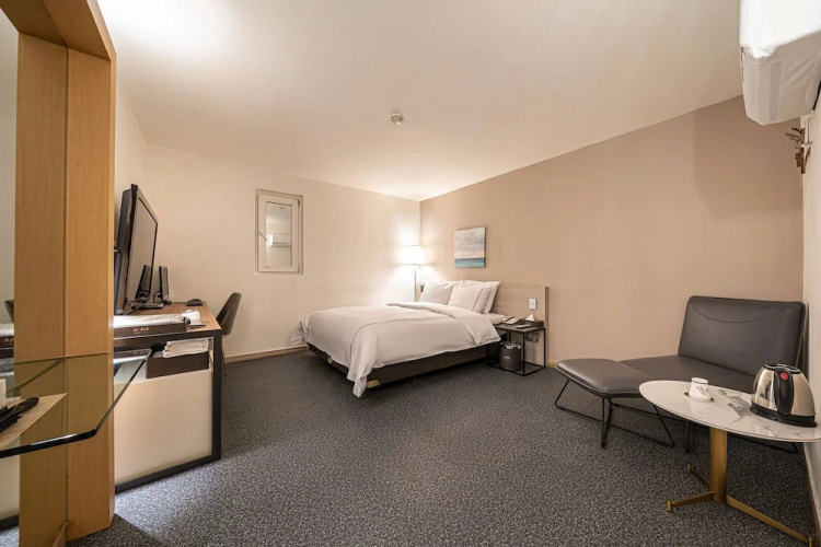 A-NA Hotel