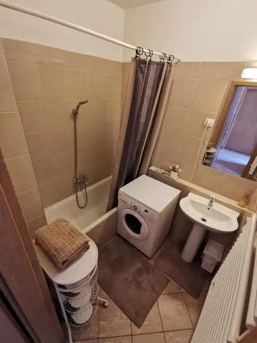Gozsdu Apartment