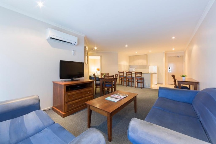 2 Bedrooms Apartment