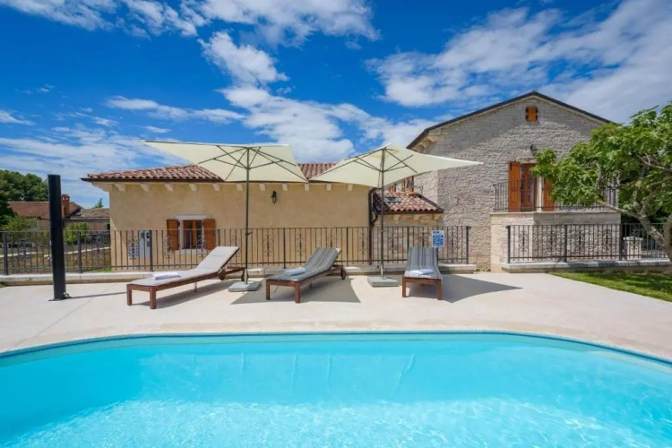 3 Bedrooms Villa