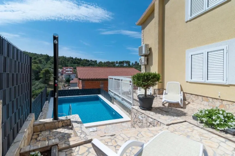 3 Bedrooms Deluxe Apartment