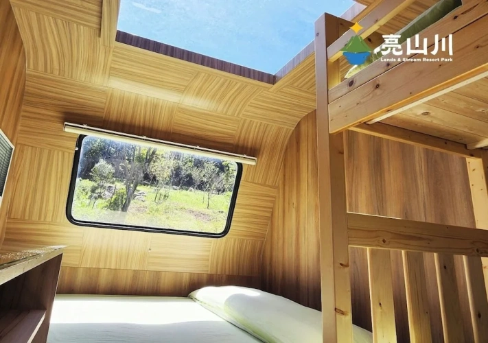 Standard Quadruple Family room with mountain view