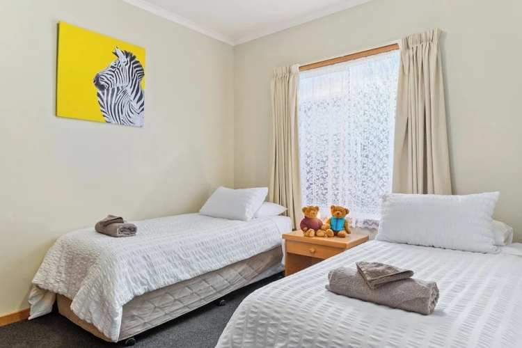 2 Bedrooms Family Apartment with garden view