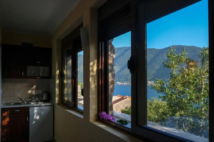 Villa & Apartments Perasto