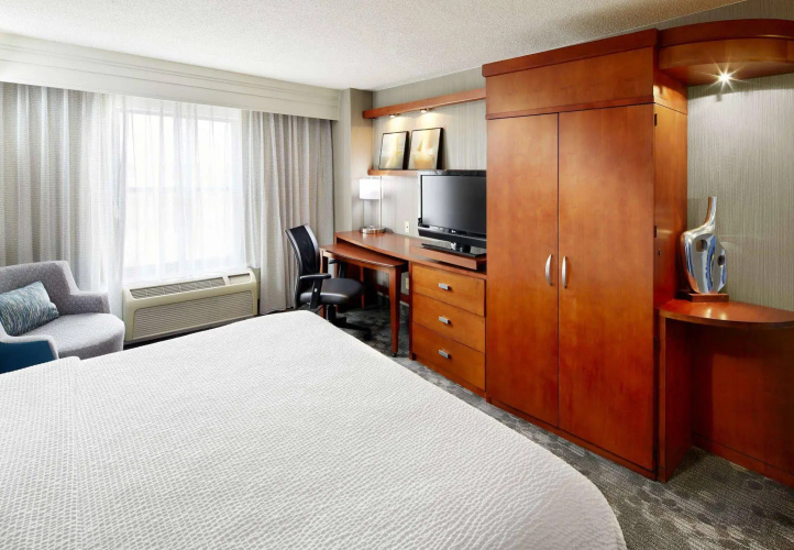 Courtyard by Marriott Hamilton
