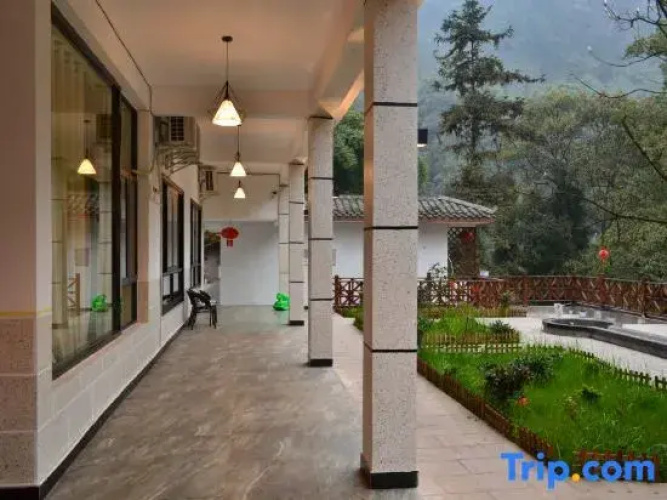 Qingxi Courtyard Hostel