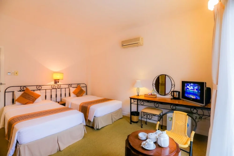 Standard Twin room with balcony