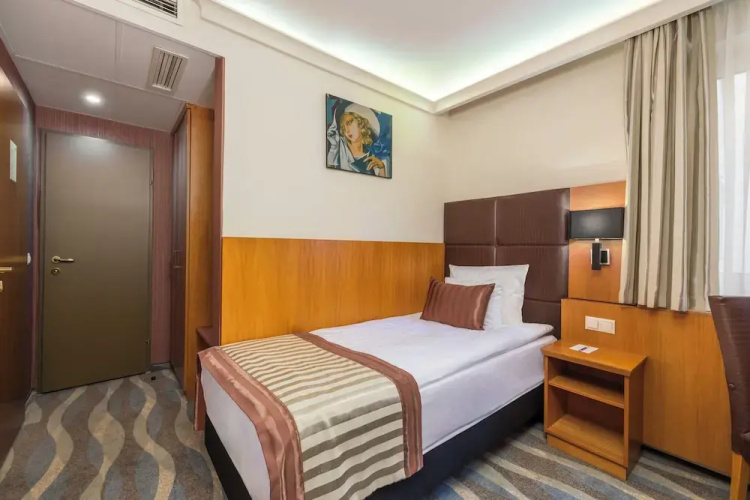 Carlton Hotel Buda Castle