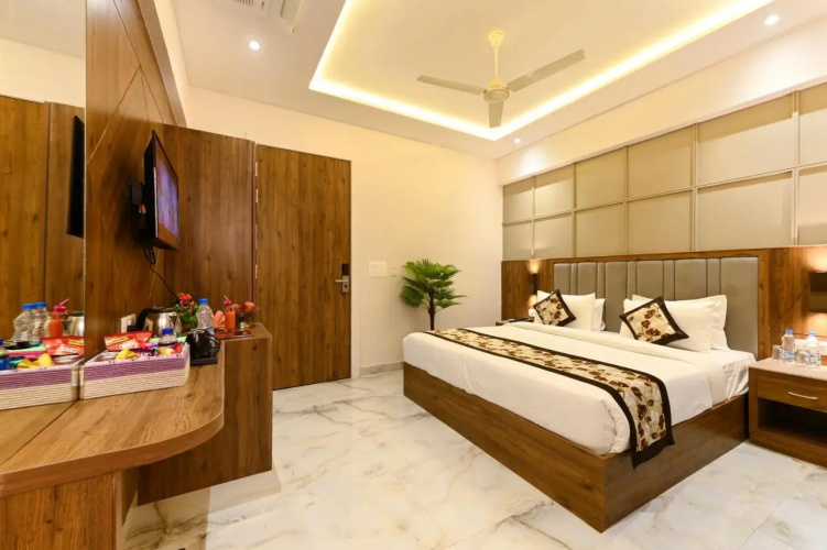 Avalon Palms Agra