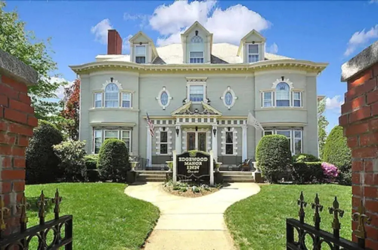 Edgewood Manor - Rhode Island