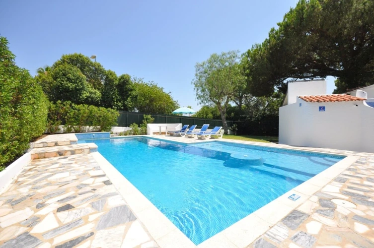 2 Bedrooms Villa