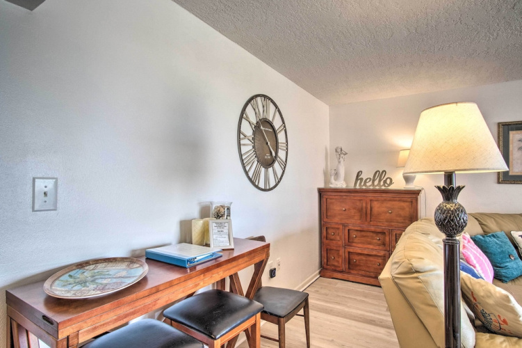 Sunny Cocoa Beach Condo w/ Balcony & Pool Access