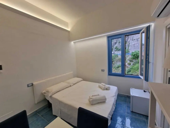 B&B Acquamarine