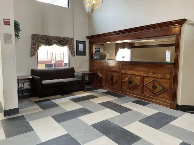 The Royal Inn & Suites