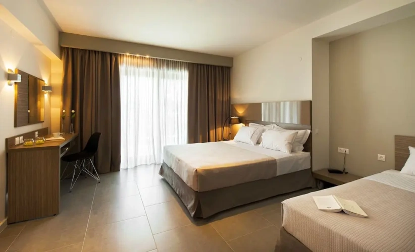 Standard Triple room with balcony and with partial sea view