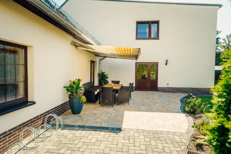Standard Twin room with garden view