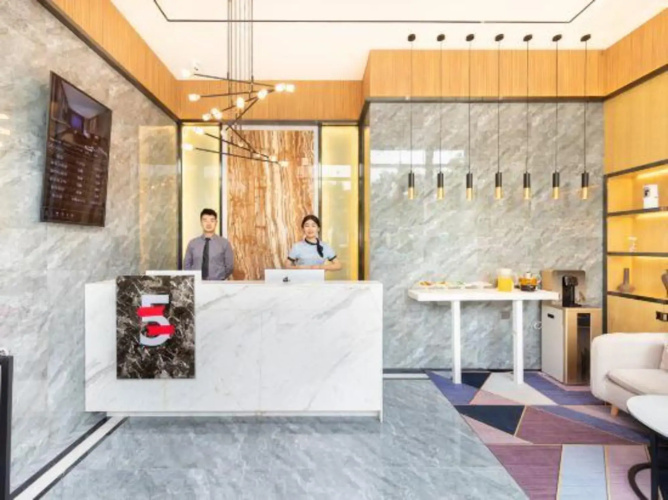5 Hotel