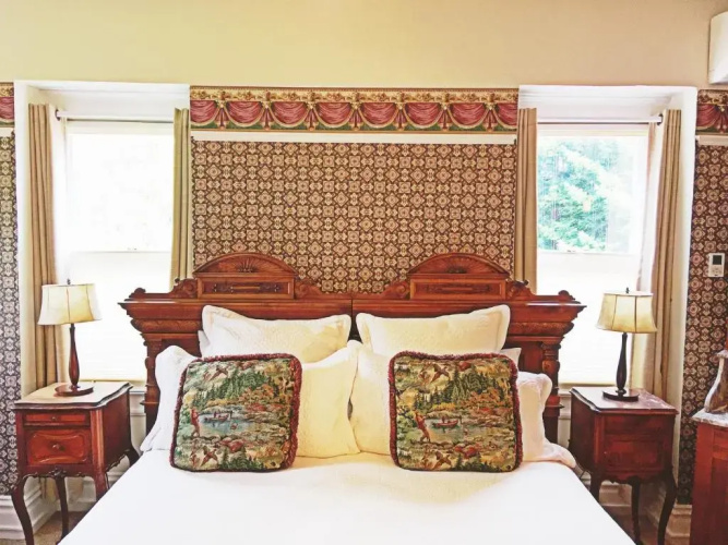 Churchill Manor B&B