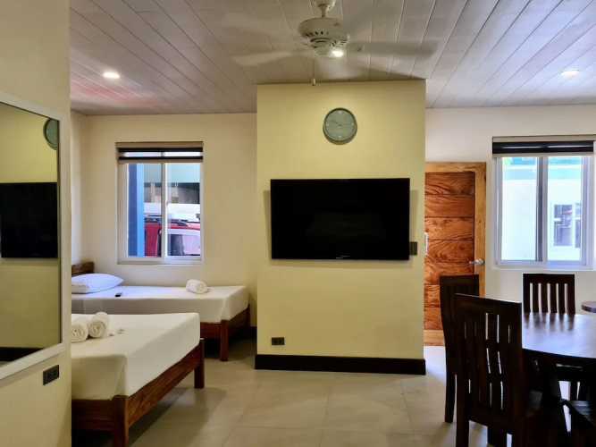 Den Den Guesthouse